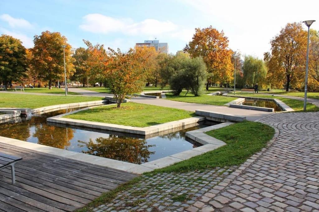 Apartmán U Metra, 4 Hoste, Parking Free, Blizko O2 Arena Praha